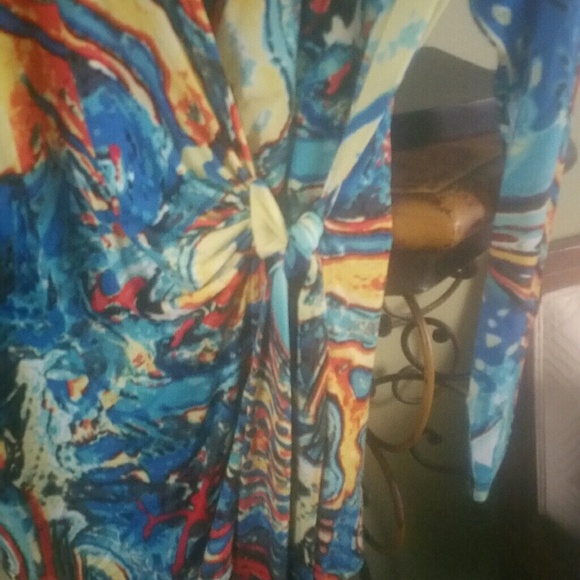 Blouse gently worn - Picture 2 of 3